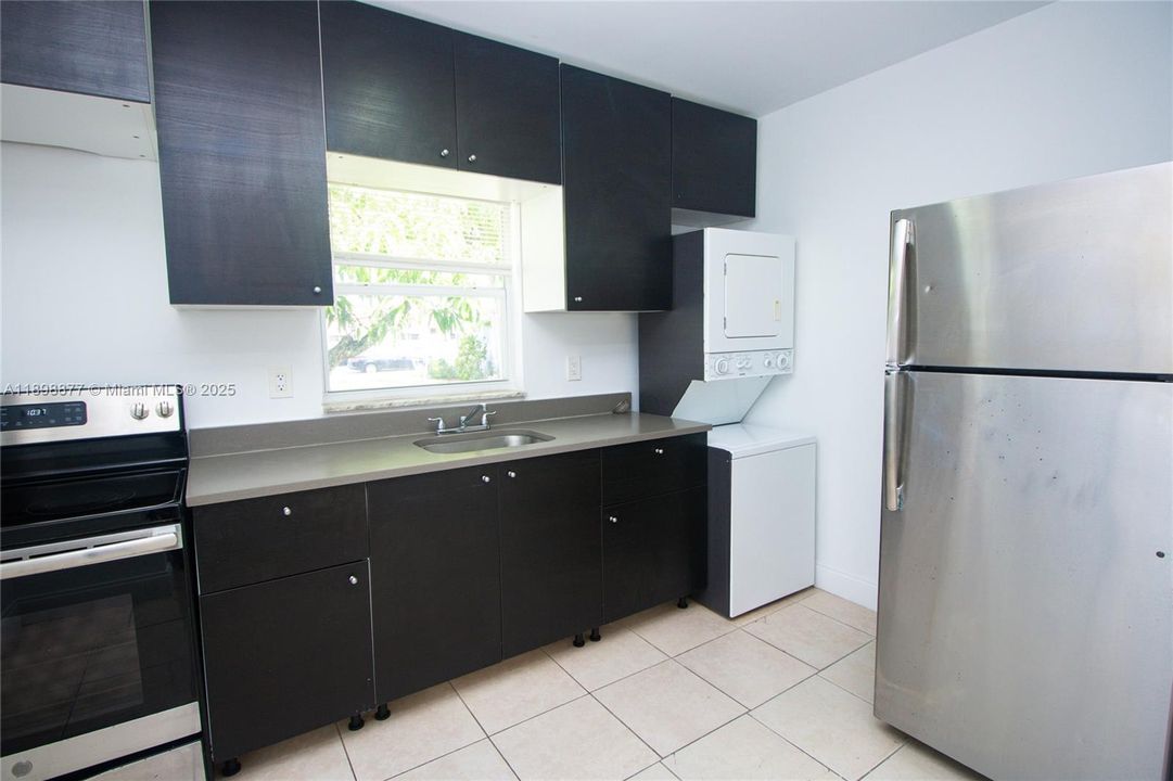 Active With Contract: $1,400 (1 beds, 1 baths, 0 Square Feet)