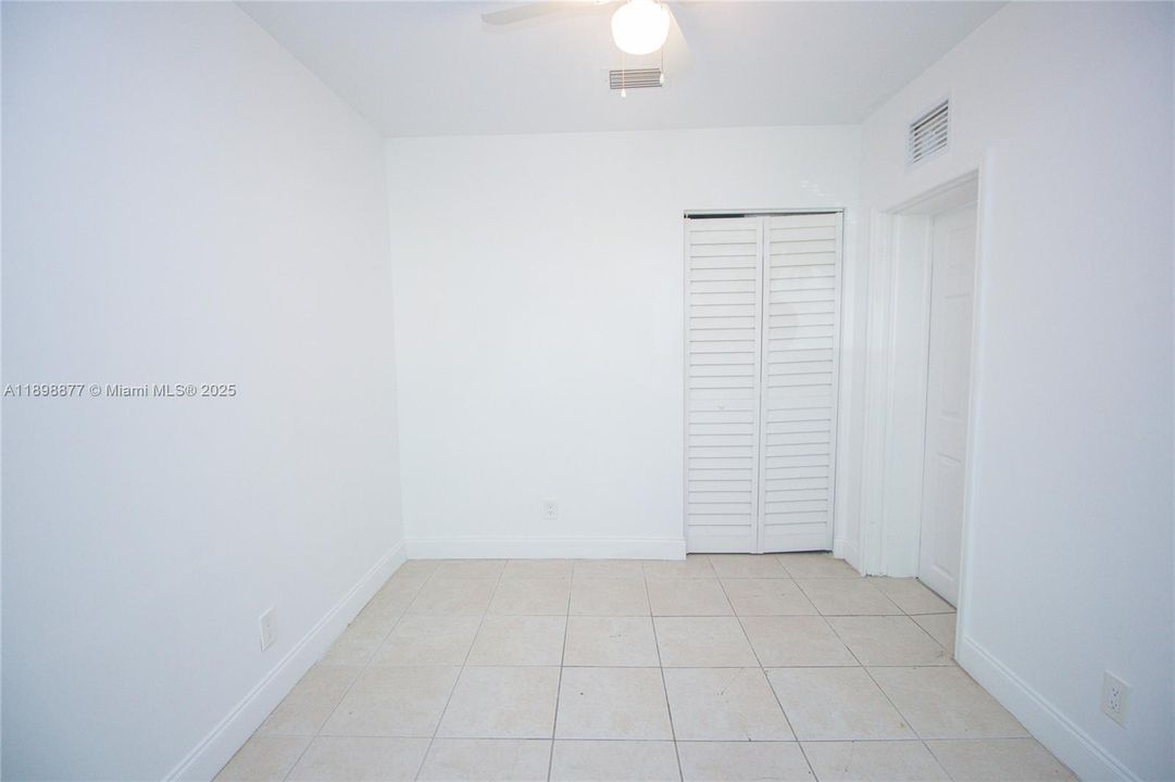 Active With Contract: $1,400 (1 beds, 1 baths, 0 Square Feet)