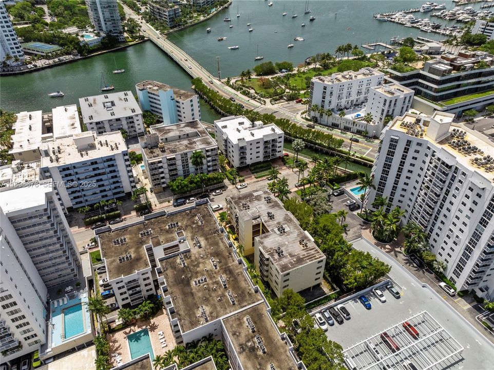 待售: $369,000 (2 贝兹, 2 浴室, 880 平方英尺)