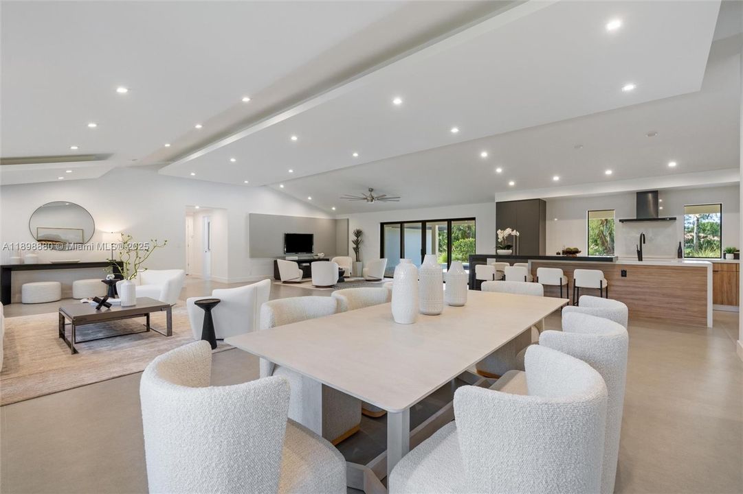 For Sale: $2,199,999 (6 beds, 5 baths, 3916 Square Feet)