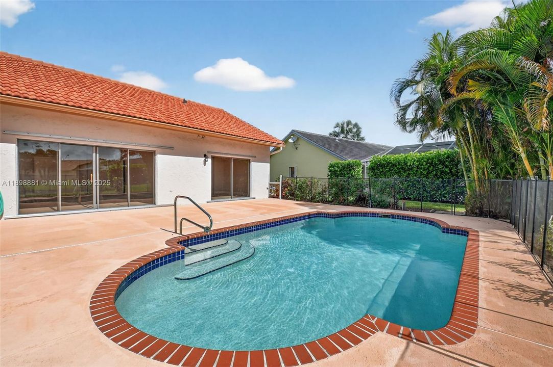 Active With Contract: $4,500 (3 beds, 2 baths, 3300 Square Feet)