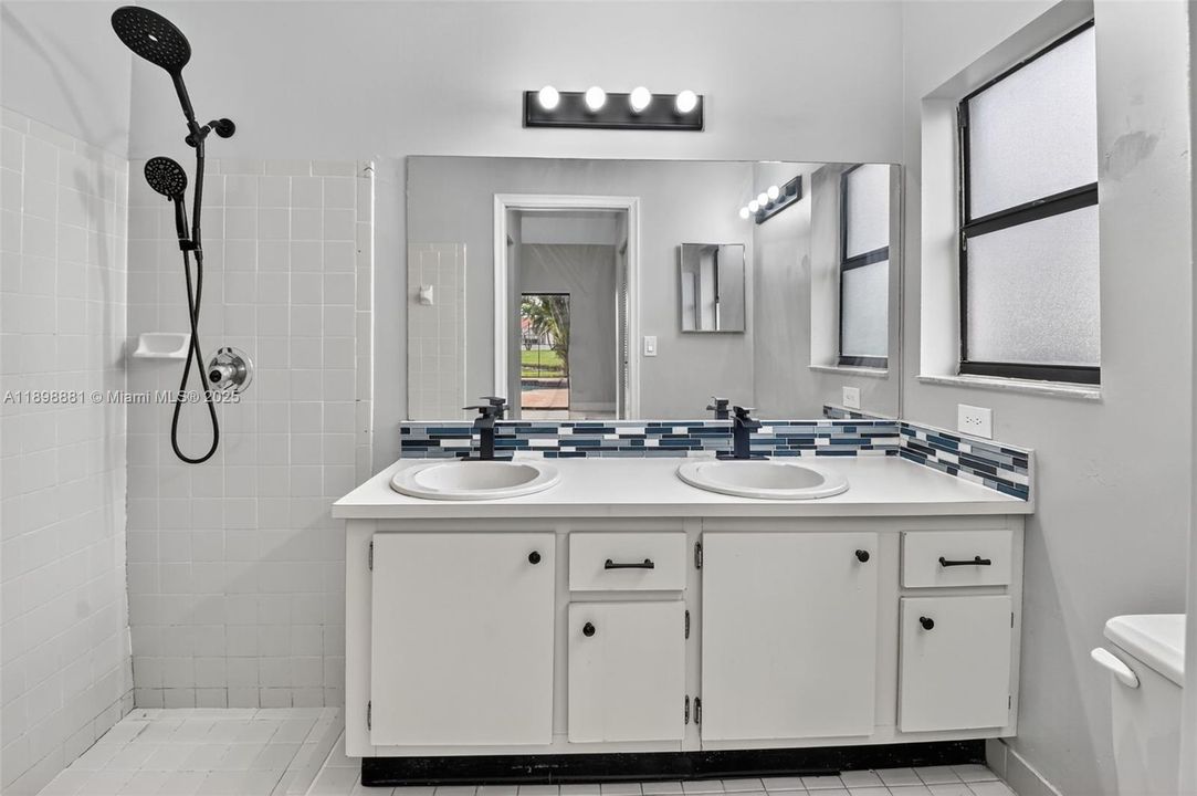 Active With Contract: $4,500 (3 beds, 2 baths, 3300 Square Feet)