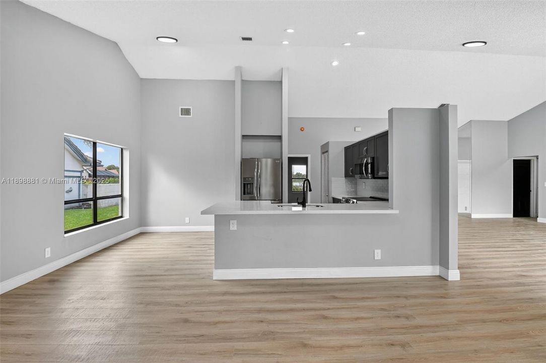 Active With Contract: $4,500 (3 beds, 2 baths, 3300 Square Feet)