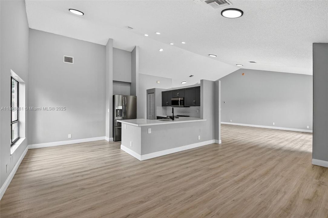 Active With Contract: $4,500 (3 beds, 2 baths, 3300 Square Feet)