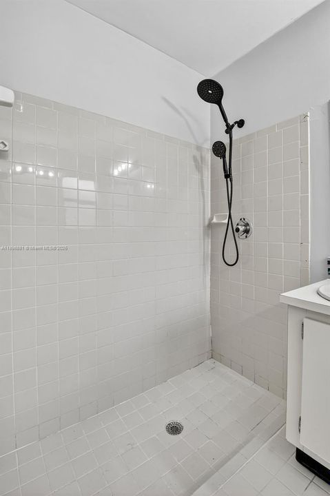 Active With Contract: $4,500 (3 beds, 2 baths, 3300 Square Feet)