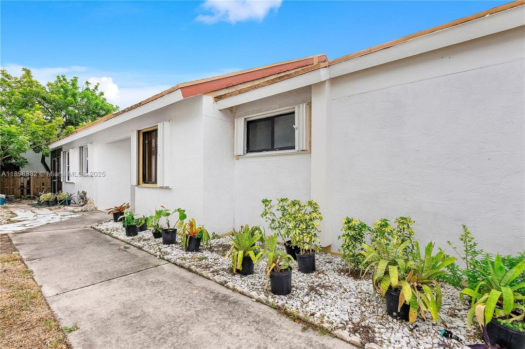 For Sale: $435,000 (3 beds, 2 baths, 1358 Square Feet)