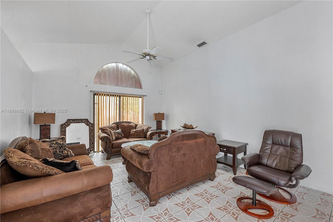 For Sale: $435,000 (3 beds, 2 baths, 1358 Square Feet)
