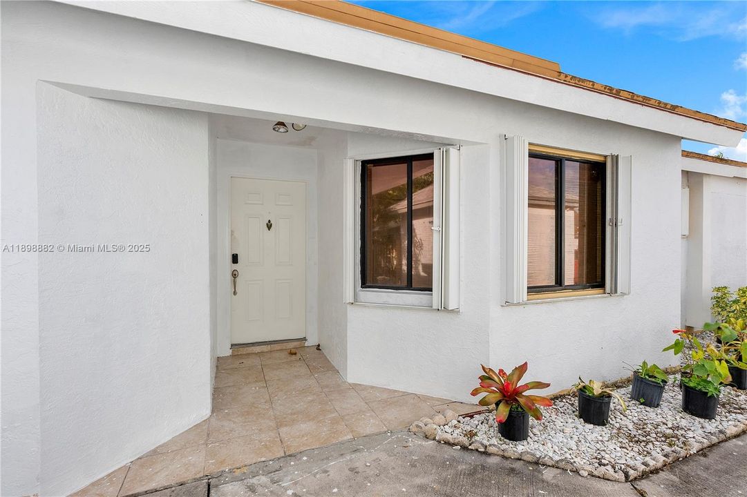 For Sale: $435,000 (3 beds, 2 baths, 1358 Square Feet)