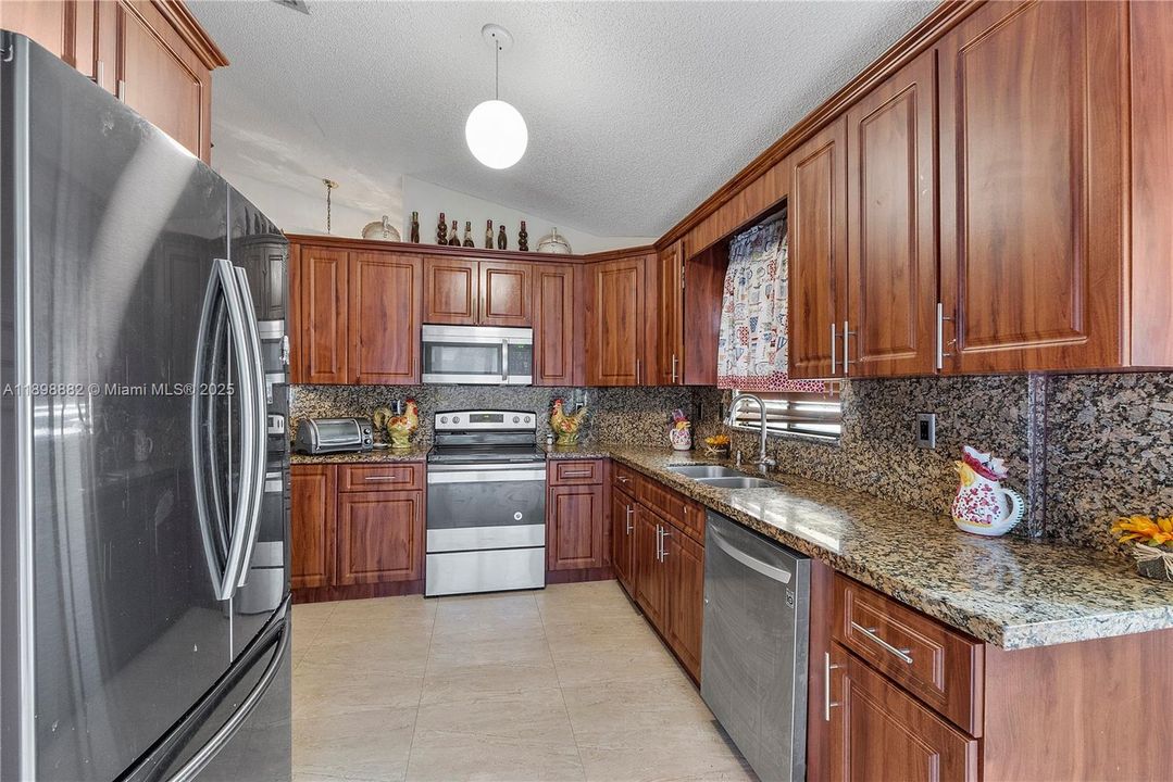 For Sale: $435,000 (3 beds, 2 baths, 1358 Square Feet)