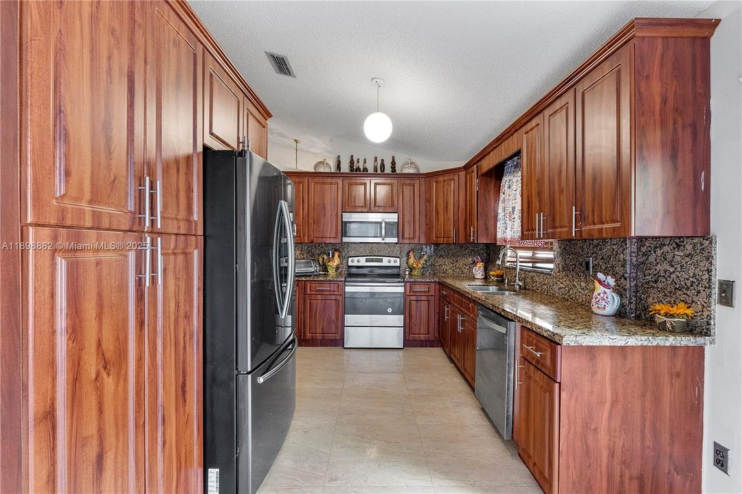 For Sale: $435,000 (3 beds, 2 baths, 1358 Square Feet)