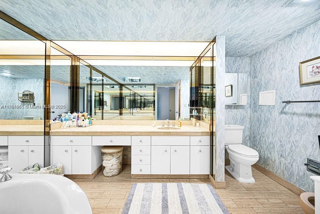 For Sale: $550,000 (2 beds, 2 baths, 1887 Square Feet)