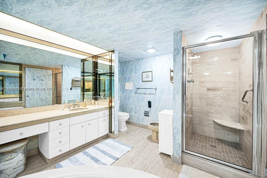 For Sale: $550,000 (2 beds, 2 baths, 1887 Square Feet)