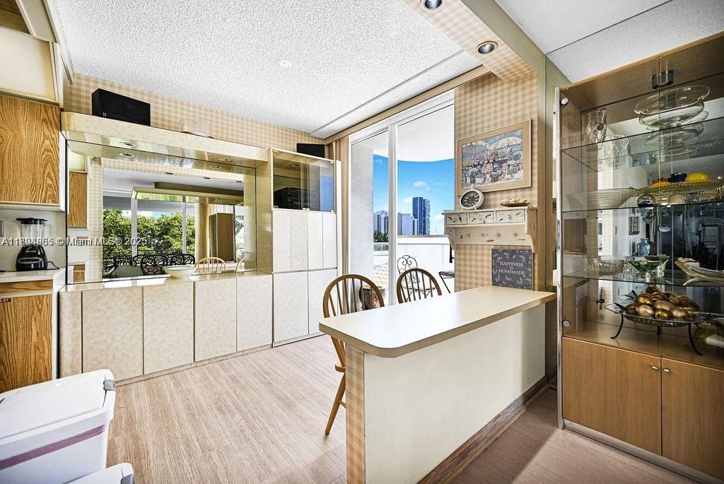 For Sale: $550,000 (2 beds, 2 baths, 1887 Square Feet)