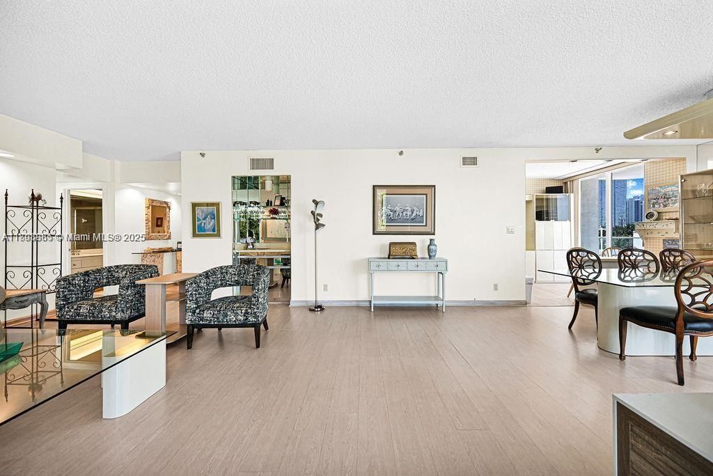 For Sale: $550,000 (2 beds, 2 baths, 1887 Square Feet)