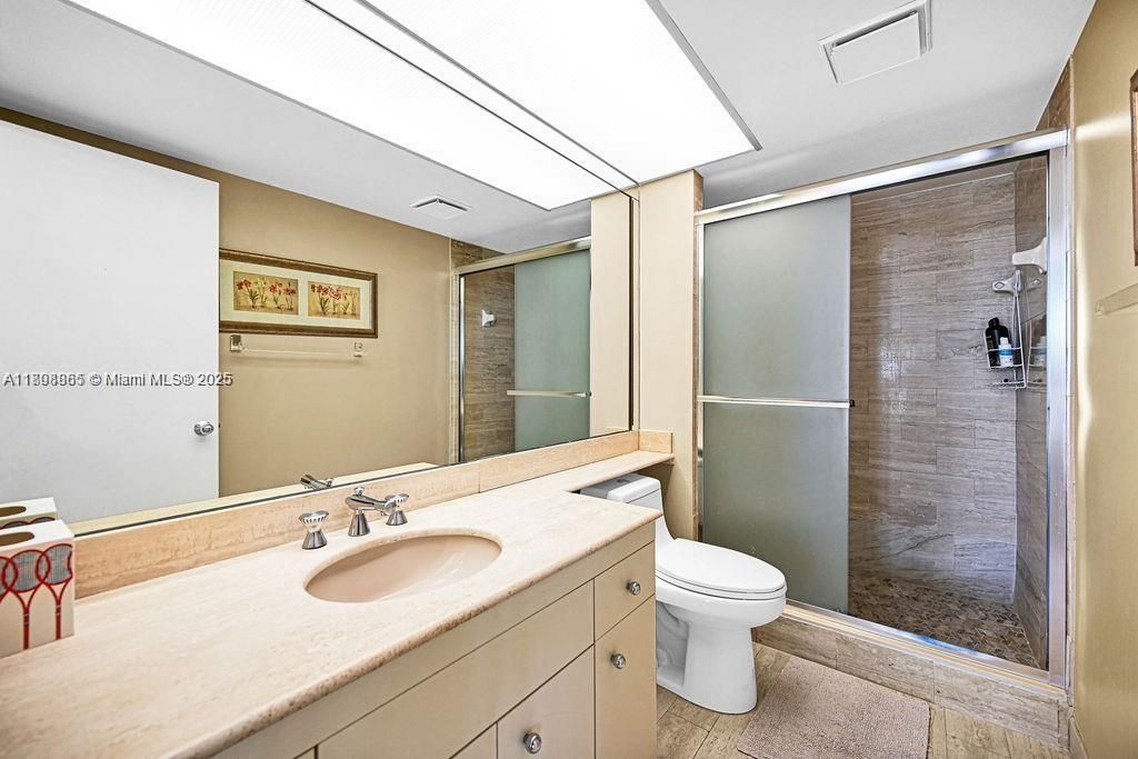 For Sale: $550,000 (2 beds, 2 baths, 1887 Square Feet)