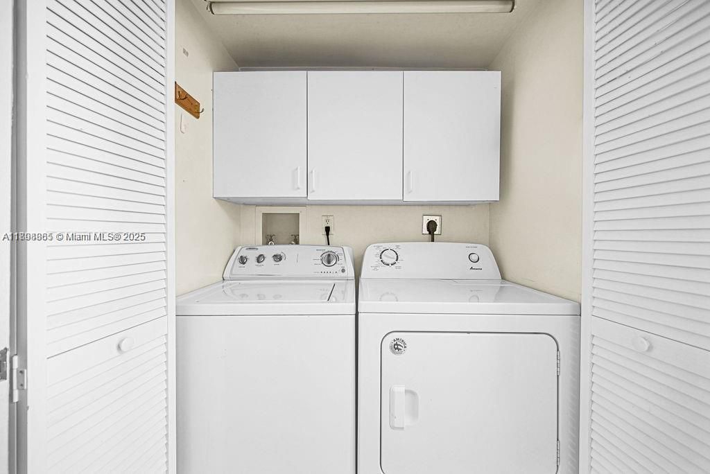 For Sale: $550,000 (2 beds, 2 baths, 1887 Square Feet)