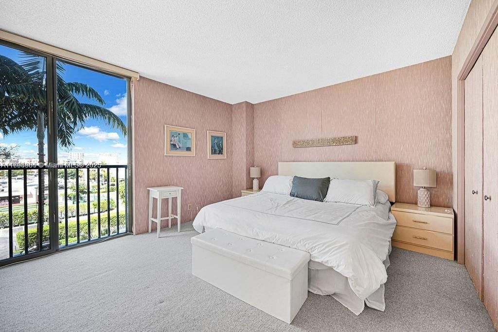 For Sale: $550,000 (2 beds, 2 baths, 1887 Square Feet)