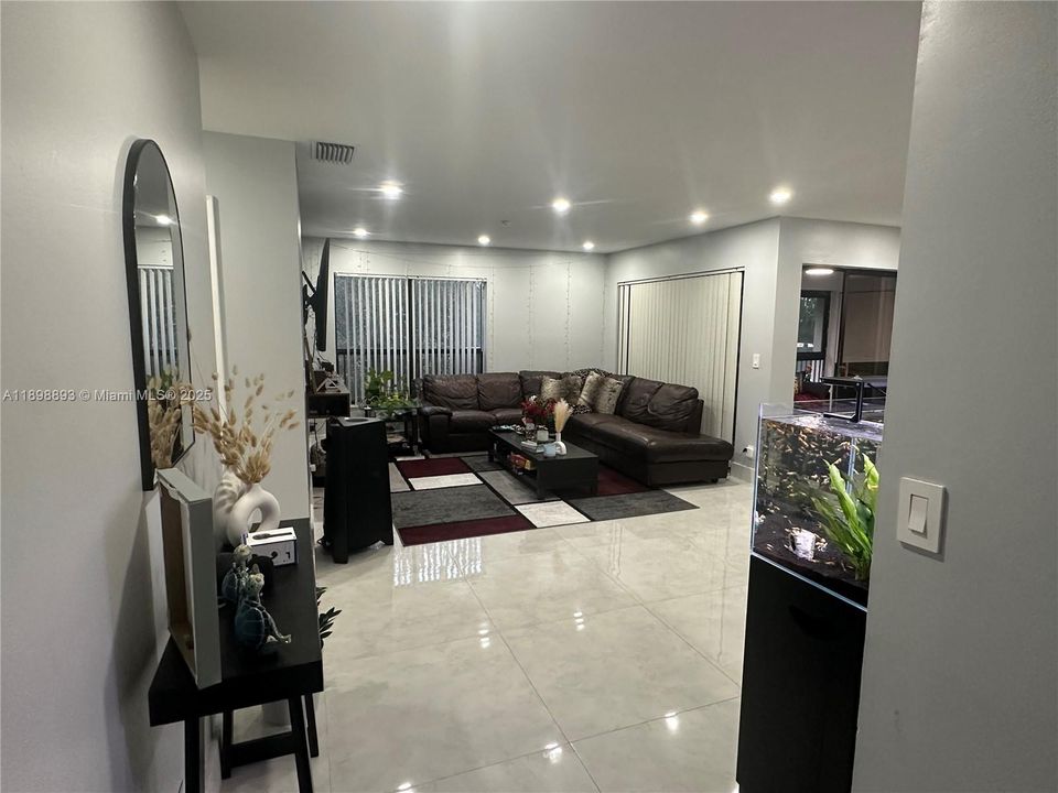 В аренду: $2,700 (3 спален, 2 ванн, 1093 Квадратных фут)