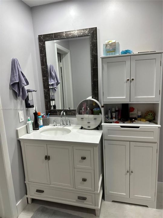 В аренду: $2,700 (3 спален, 2 ванн, 1093 Квадратных фут)