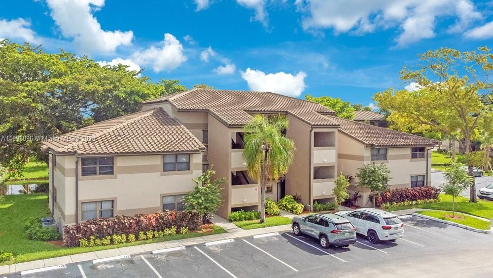 For Sale: $245,000 (2 beds, 2 baths, 986 Square Feet)