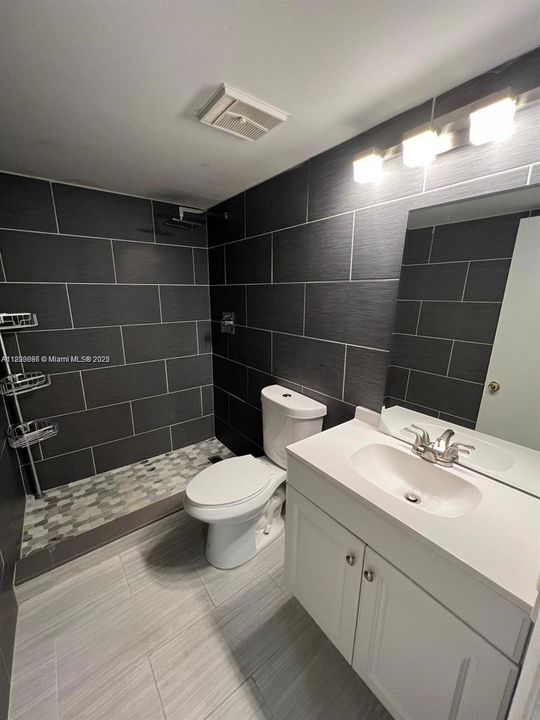 For Sale: $245,000 (2 beds, 2 baths, 986 Square Feet)