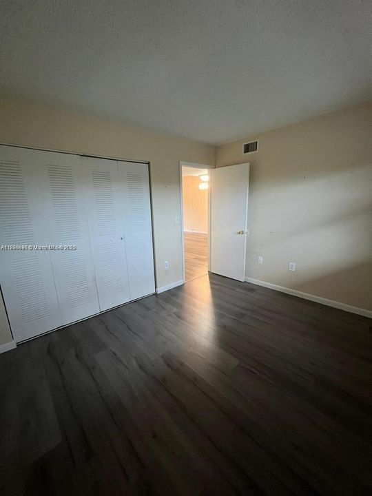 For Sale: $245,000 (2 beds, 2 baths, 986 Square Feet)