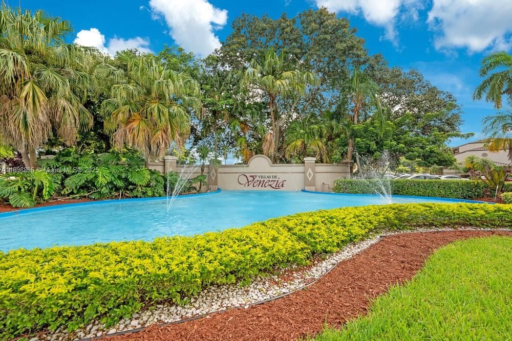 For Sale: $245,000 (2 beds, 2 baths, 986 Square Feet)