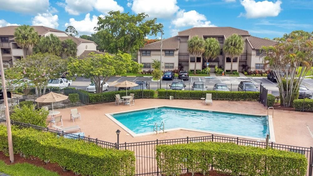 For Sale: $245,000 (2 beds, 2 baths, 986 Square Feet)