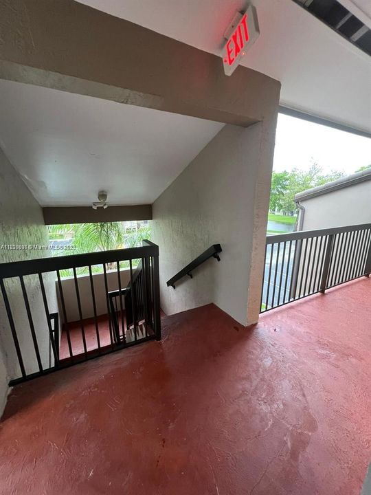 For Sale: $245,000 (2 beds, 2 baths, 986 Square Feet)