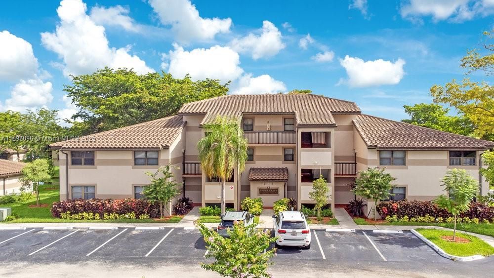 For Sale: $245,000 (2 beds, 2 baths, 986 Square Feet)