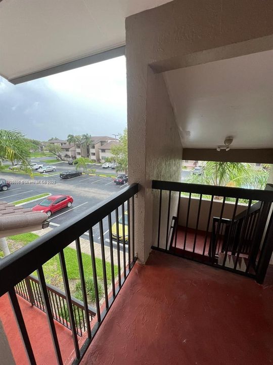 For Sale: $245,000 (2 beds, 2 baths, 986 Square Feet)