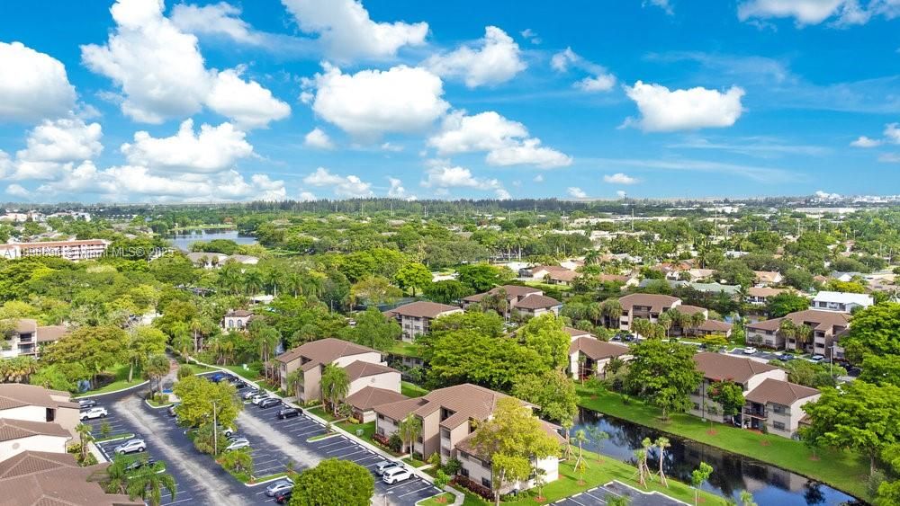 For Sale: $245,000 (2 beds, 2 baths, 986 Square Feet)