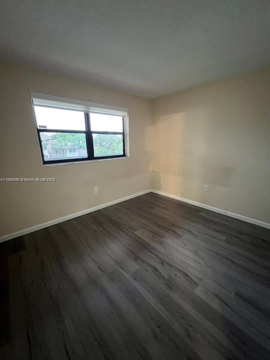 For Sale: $245,000 (2 beds, 2 baths, 986 Square Feet)