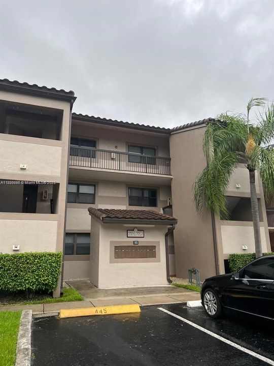 For Sale: $245,000 (2 beds, 2 baths, 986 Square Feet)