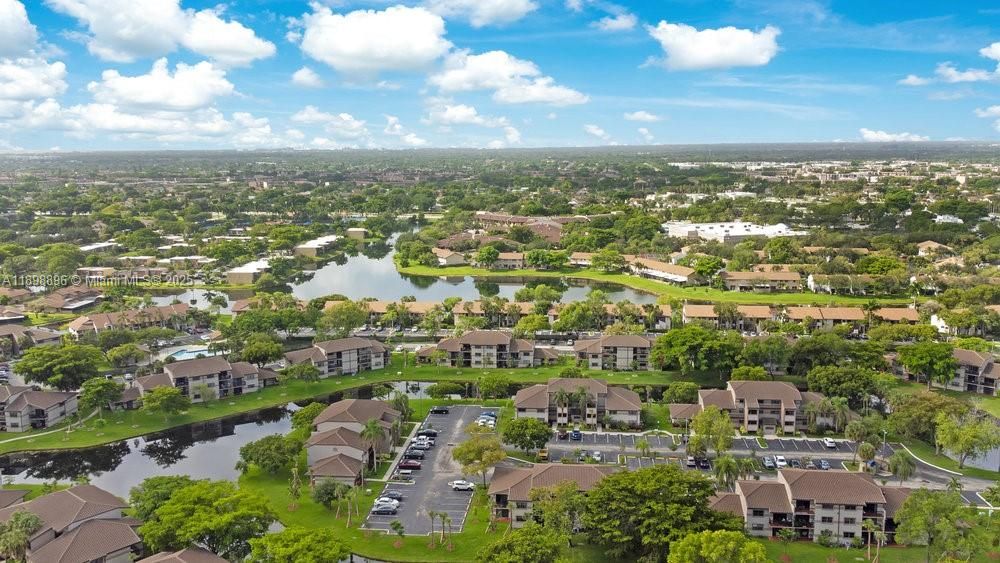 For Sale: $245,000 (2 beds, 2 baths, 986 Square Feet)