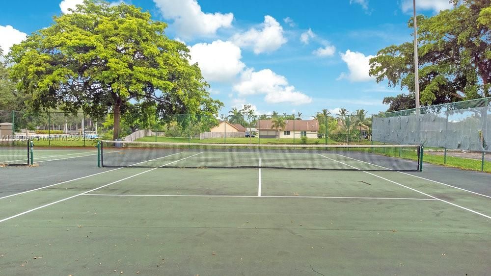 For Sale: $245,000 (2 beds, 2 baths, 986 Square Feet)