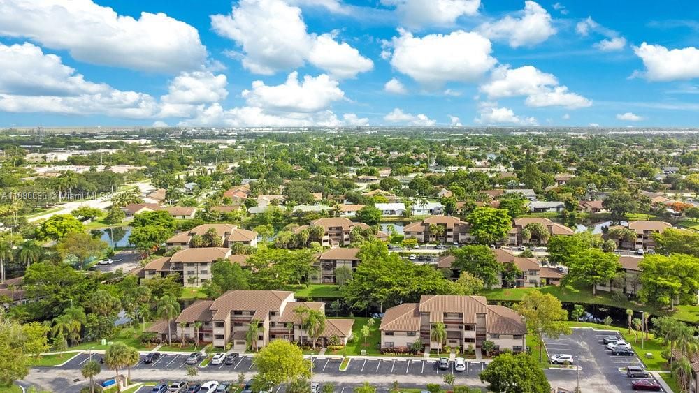 For Sale: $245,000 (2 beds, 2 baths, 986 Square Feet)