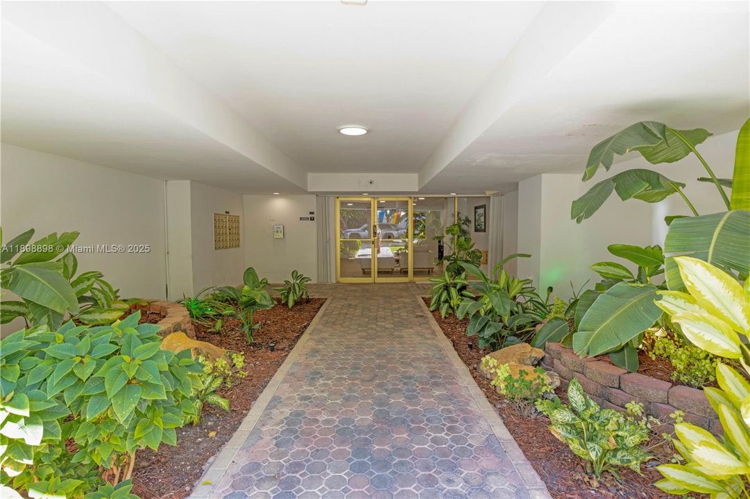 Recently Rented: $2,800 (2 beds, 2 baths, 1430 Square Feet)