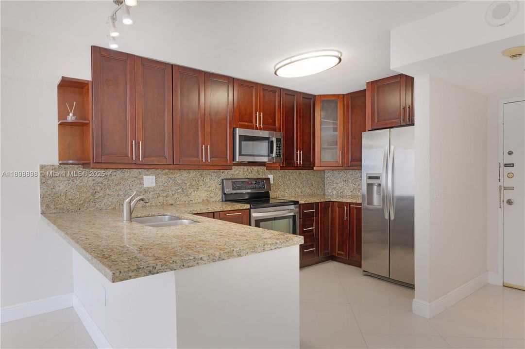 Recently Rented: $2,800 (2 beds, 2 baths, 1430 Square Feet)