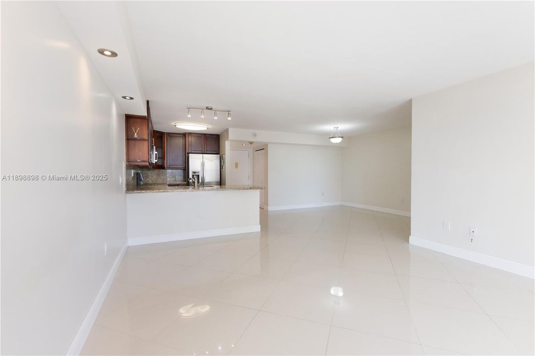 Recently Rented: $2,800 (2 beds, 2 baths, 1430 Square Feet)