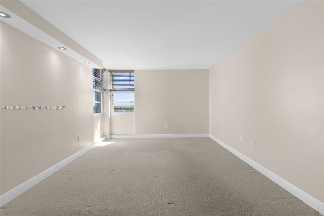 Recently Rented: $2,800 (2 beds, 2 baths, 1430 Square Feet)