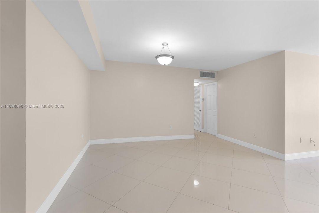 Recently Rented: $2,800 (2 beds, 2 baths, 1430 Square Feet)