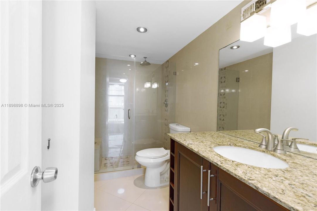 Recently Rented: $2,800 (2 beds, 2 baths, 1430 Square Feet)