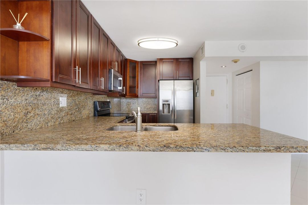 Recently Rented: $2,800 (2 beds, 2 baths, 1430 Square Feet)