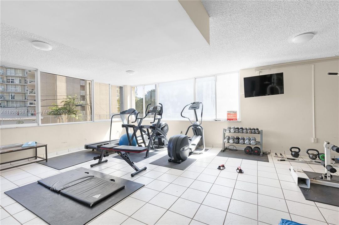 Recently Rented: $2,800 (2 beds, 2 baths, 1430 Square Feet)