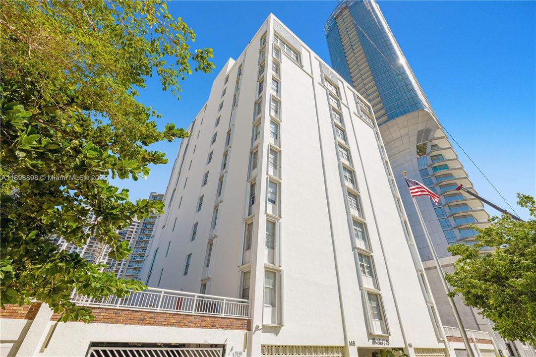 Recently Rented: $2,800 (2 beds, 2 baths, 1430 Square Feet)