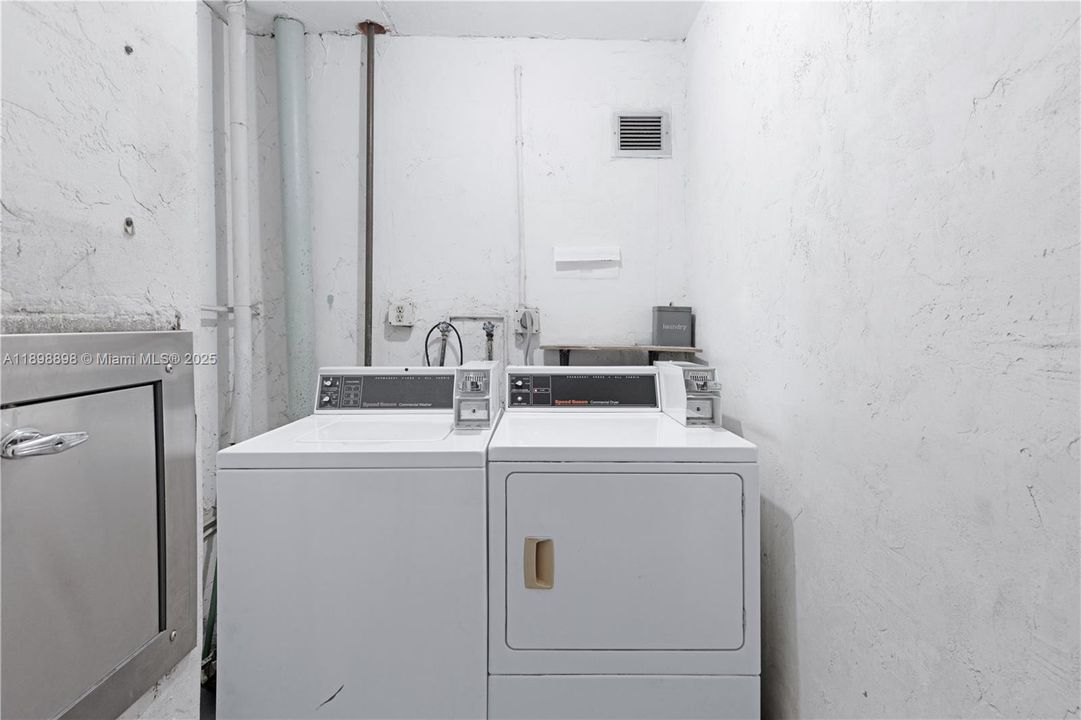 Recently Rented: $2,800 (2 beds, 2 baths, 1430 Square Feet)