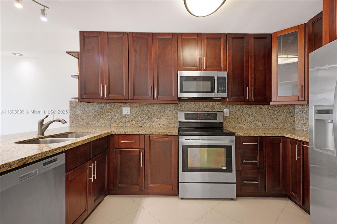 Recently Rented: $2,800 (2 beds, 2 baths, 1430 Square Feet)