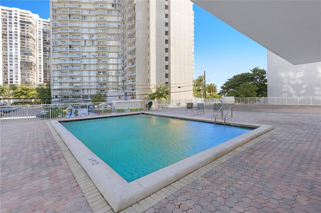 Recently Rented: $2,800 (2 beds, 2 baths, 1430 Square Feet)