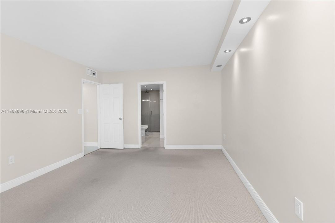 Recently Rented: $2,800 (2 beds, 2 baths, 1430 Square Feet)